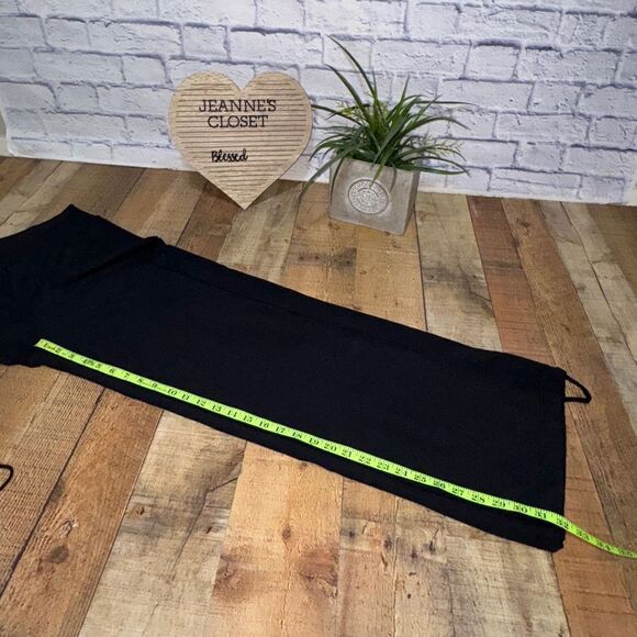 Lululemon Sit In Stillness Pant
Black wide leg drawstring bottom ankles size 10 - Picture 12 of 16